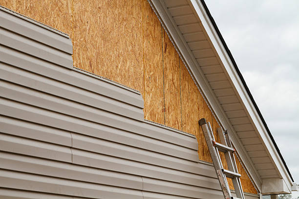 Professional Siding Contractor technician working in Sycamore, PA